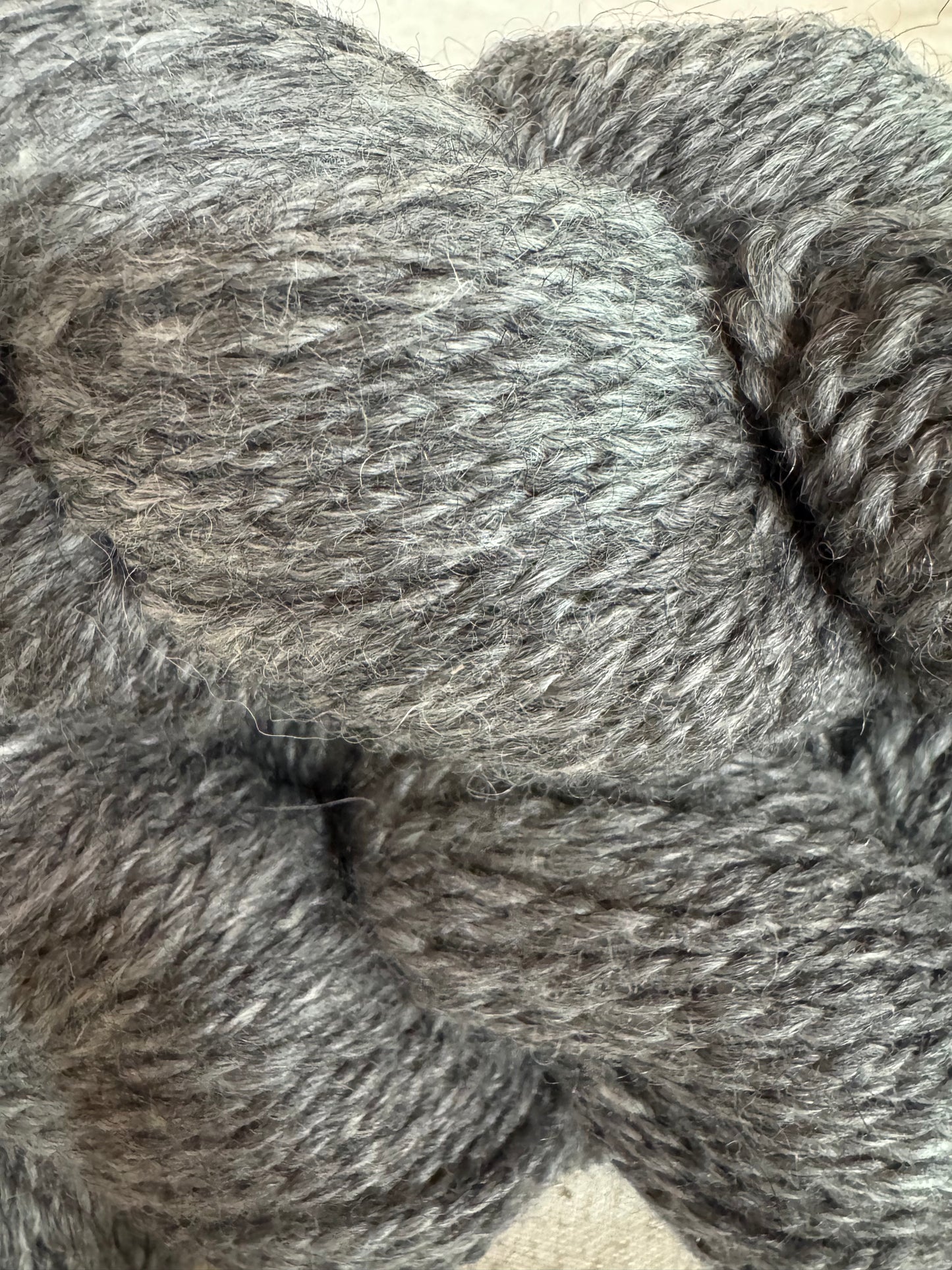 Yarn skein Worsted (Alice) 100% Alpaca Gray 2-ply worsted wt 215yds