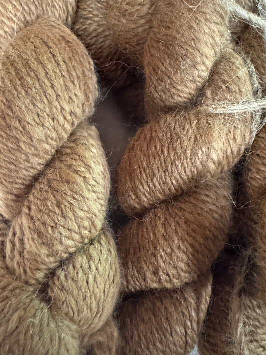 Yarn skein Worsted (Echo) 100% Alpaca Fawn 2-ply worsted 135 yds