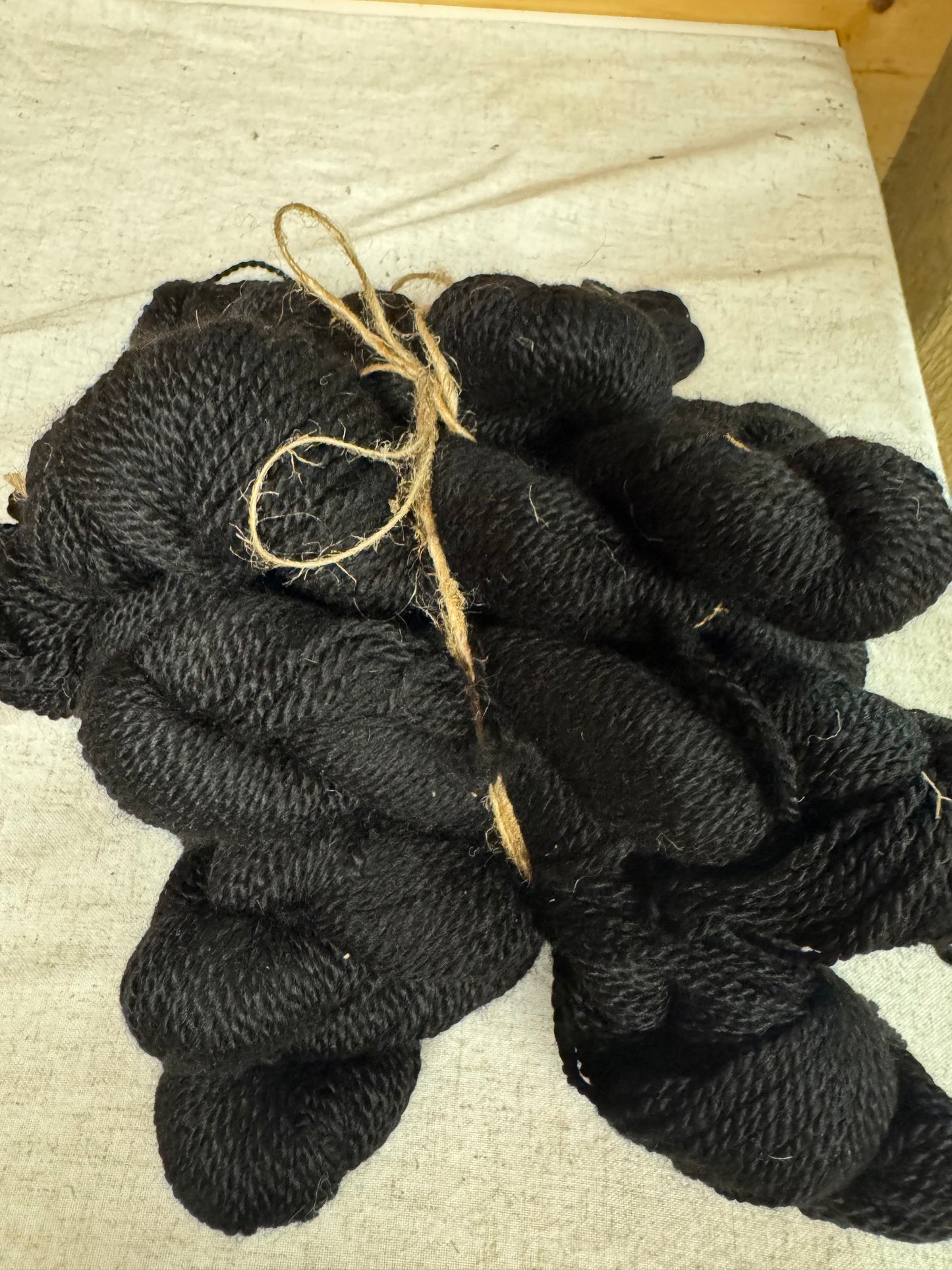 Yarn skein Worsted (Jewel) 100% Alpaca Black 2-ply worsted wt 140 yds