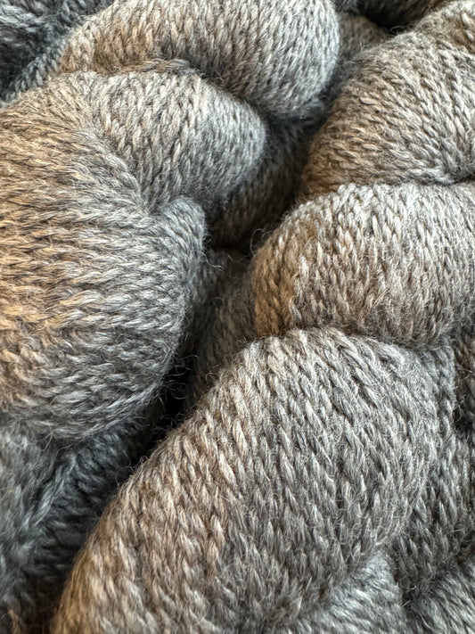 Yarn skein Worsted (Alice) 100% Alpaca Gray 2-ply worsted wt