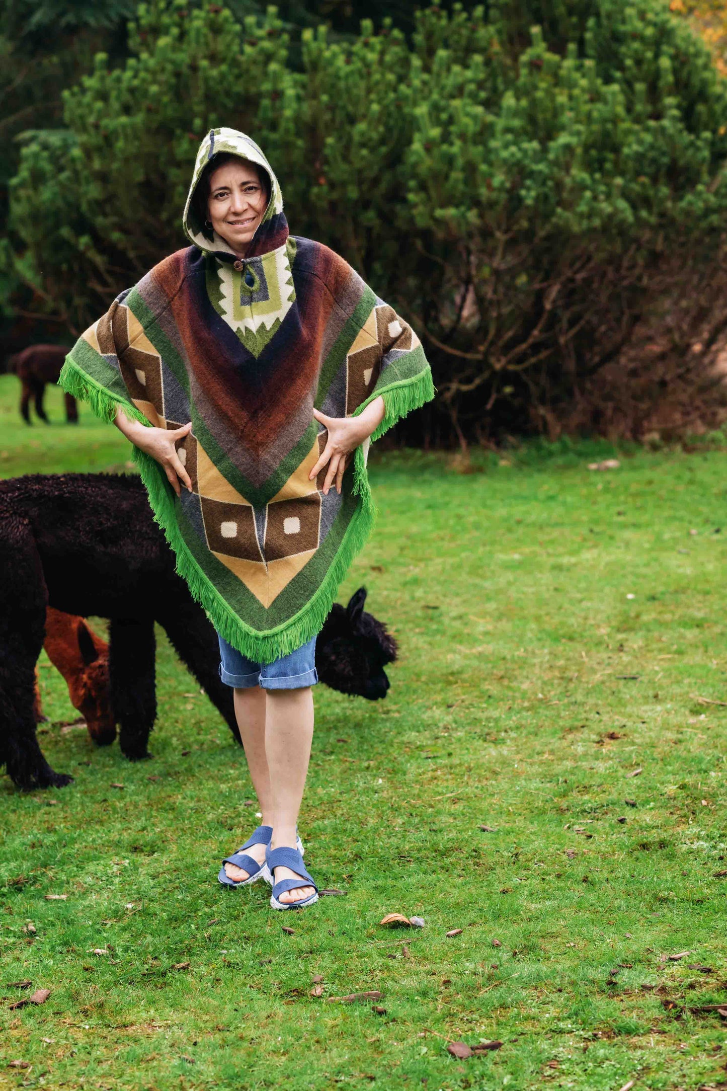 San Isidro - Oasis - Alpaca Poncho with Native Pattern Triangular Design